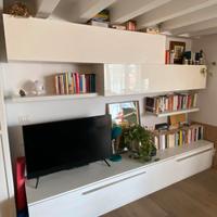 SET SALOTTO: parete attrezzata e 2 mobili TV