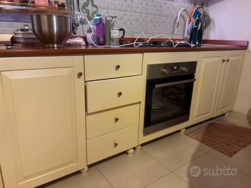 Cucina artigianale in legno/noce
