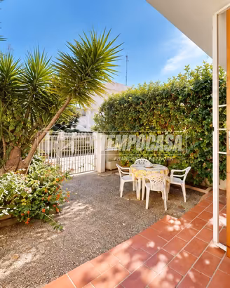 CASA INDIPENDENTE A SAN CATALDO CON DOPPIO GIARDIN