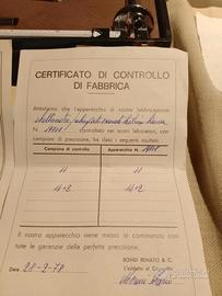 vari oggetti antichi
