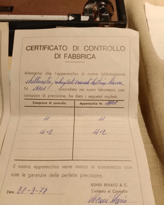 vari oggetti antichi