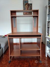 scrivania per computer fisso 