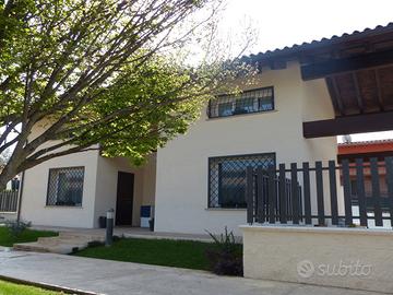 Villa a schiera Roma [L18/25ARG] (Laurentino)