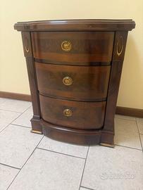 Coppia di comodini in noce e decori oro 58x42 h65
