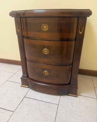 Coppia di comodini in noce e decori oro 58x42 h65