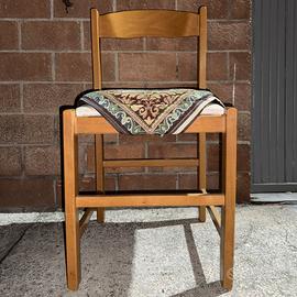 Sedia in legno, con cuscini