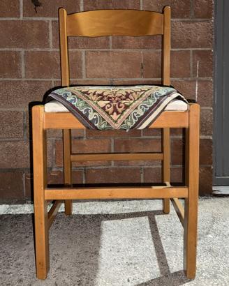 Sedia in legno, con cuscini
