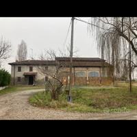 Cascina indipendente Viarolo