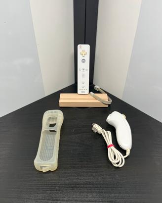 Wii Remote + Wii Nunchuk