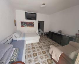 MONOLOCALE A BARLETTA