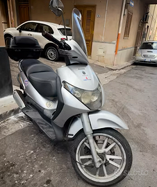 Beverly 250 del 2004.