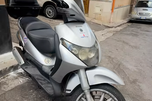 Beverly 250 del 2004.