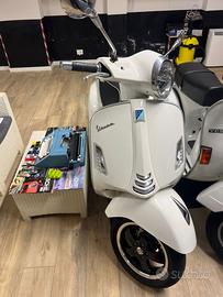 Vespa 300 GTS SUPER