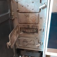 stufa da cucina a legno/ carbone