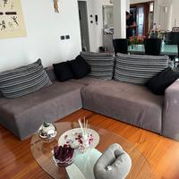 Divano angolare con libreria