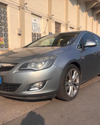 Opel astra j