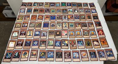 Lotto carte Yu-Gi-Oh! - Oltre 200 carta-