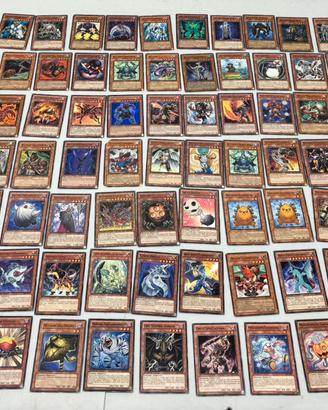 Lotto carte Yu-Gi-Oh! - Oltre 200 carta-