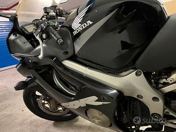 Cbr 600 f Nero 2004
