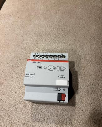 Attuatore dimmerabile konnex ABB 2 uscite 300W