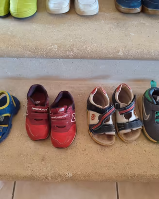 Lotto di scarpe da bambino