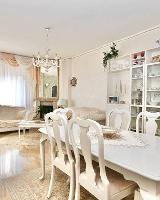Appartamento di 130 m² con 4 locali e box auto a R