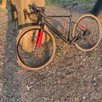 bicicletta  gravel cube nuroad c62 pro