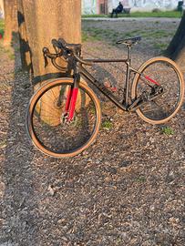 bicicletta  gravel cube nuroad c62 pro