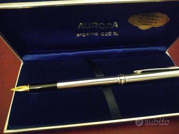 due penne stilografiche