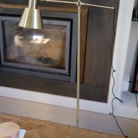 Coppia di lampade da terra in metallo color ottone