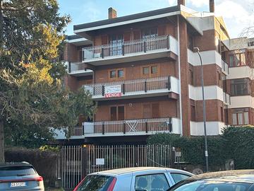 Due appartamenti in uno con box di 48 mq. ca
