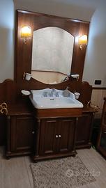 Mobile bagno in legno con inserti oro