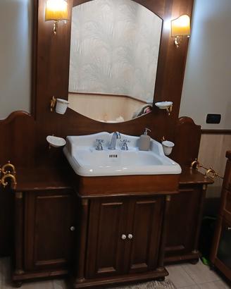Mobile bagno in legno con inserti oro