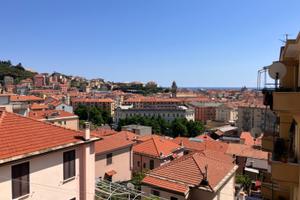 Ampio trilocale Savona vista mare