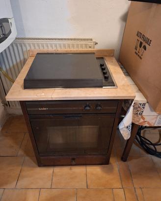 Mobiletto con piano cottura e forno