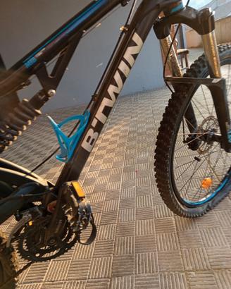 B’twin rockrider 500s da revisionare. È stata ferm