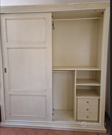Armadio castagno massello verniciato