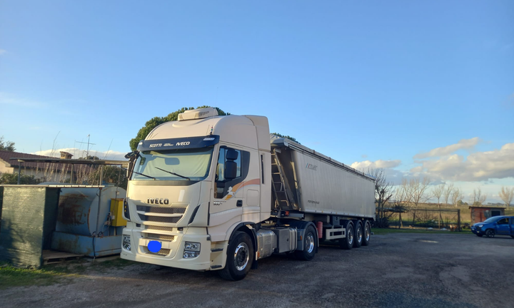 IVECO STRALIS con semirimorchio