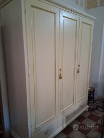 Armadio artigianale in legno pregiato
