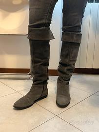 Stivali in camoscio grigio