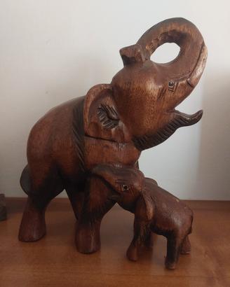mamma e piccolo di elefante  intagliati 