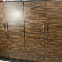 Scrivania e mobile ufficio