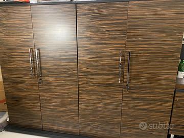 Scrivania e mobile ufficio