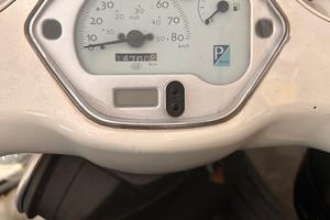 Piaggio Vespa 50 LX - 2010
