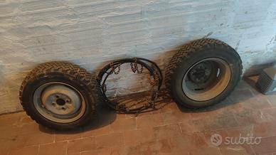 Gomme chiodate con cerchi