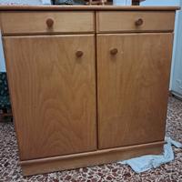 arredo bagno mobile e specchio