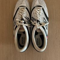 Scarpini Umbro Juan Manuel Vargas autografati