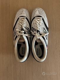 Scarpini Umbro Juan Manuel Vargas autografati