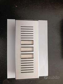 PULSANTIERA CON TARGA MARCA bpt - A  3 PULSANTI