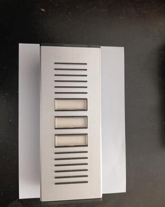 PULSANTIERA CON TARGA MARCA bpt - A  3 PULSANTI